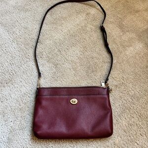 Elegant Burgundy Leather Crossbody Bag